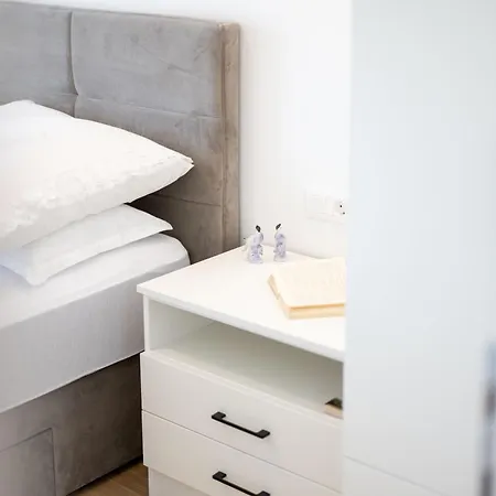 Stari Resnik Apartment *