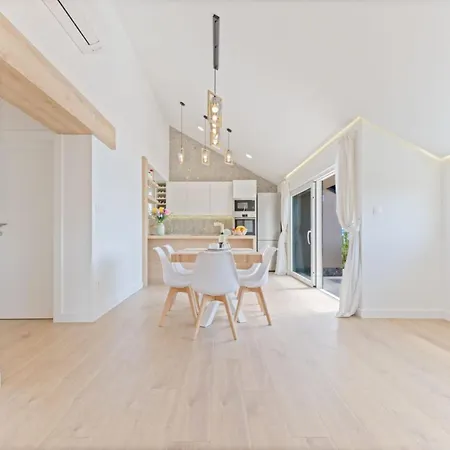 Stari Resnik Apartment *